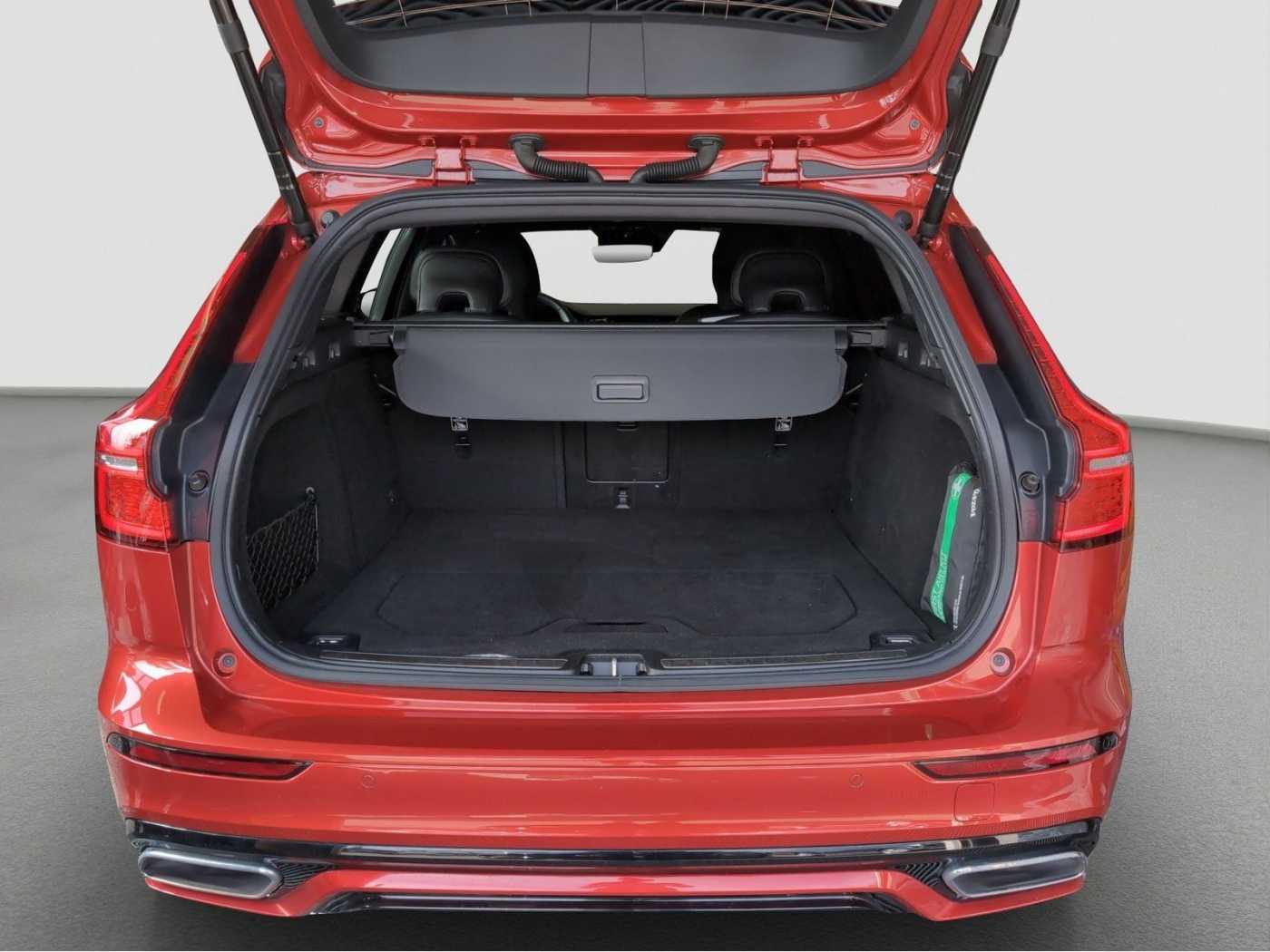 Volvo  +T6+AWD+GT+R-Design+Lenkradhzg+PilotAss+PDCvh