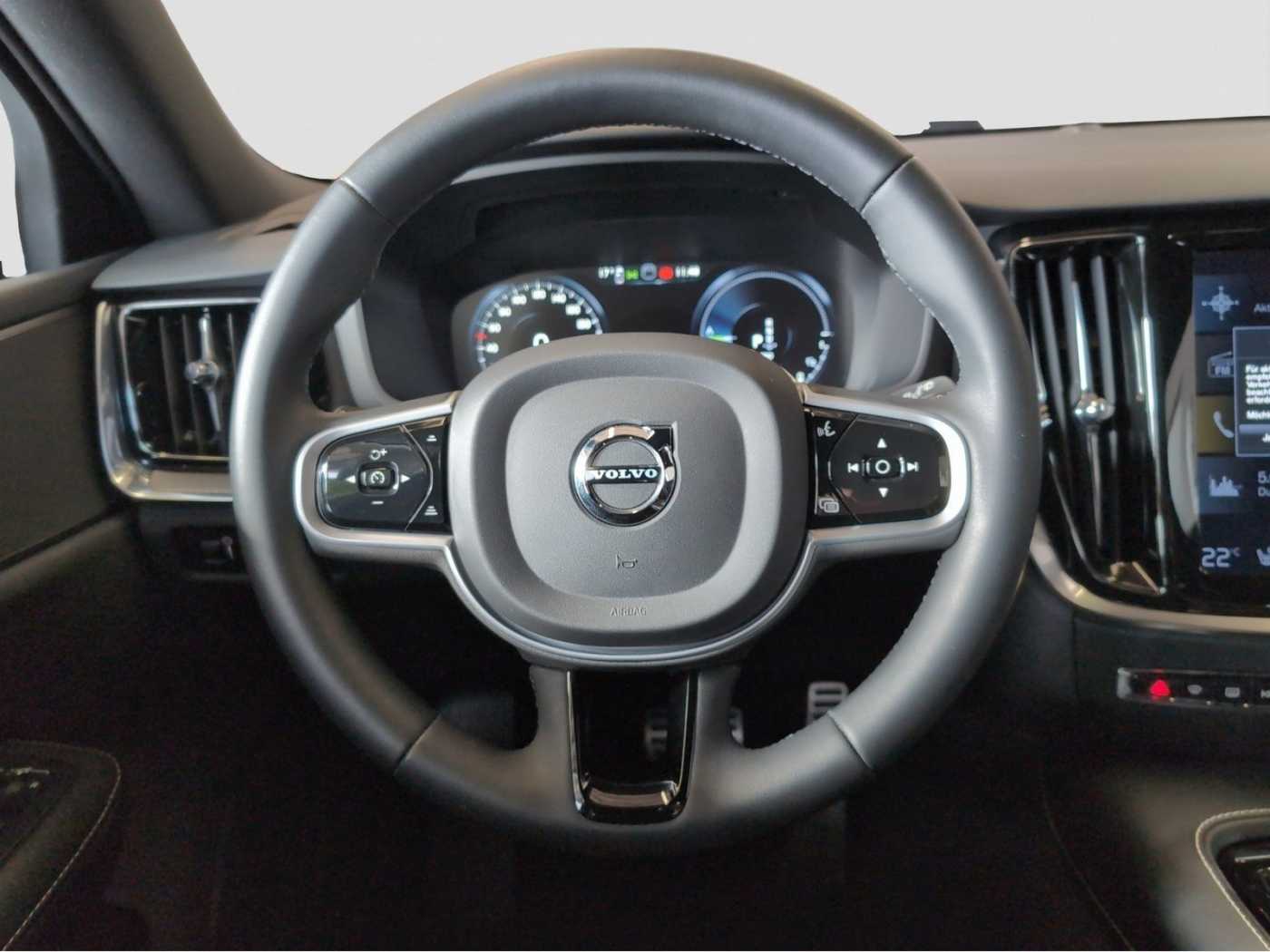 Volvo  +T6+AWD+GT+R-Design+Lenkradhzg+PilotAss+PDCvh