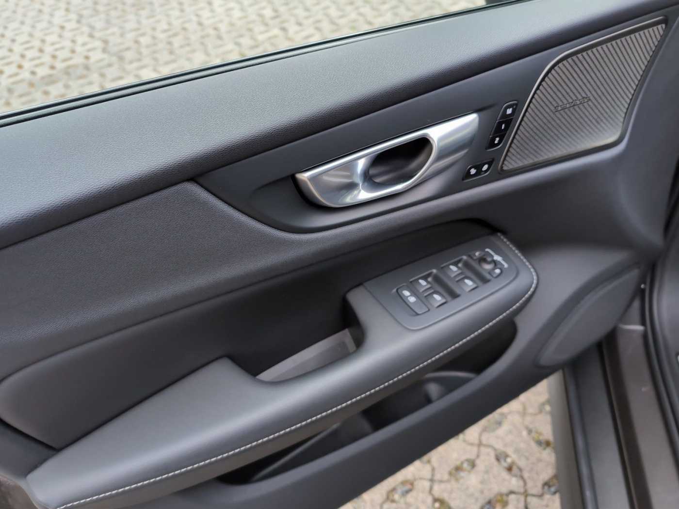 Volvo  +B4+Lenkradhzg+Standhzg+Harman+Voll-LED+R-Kam