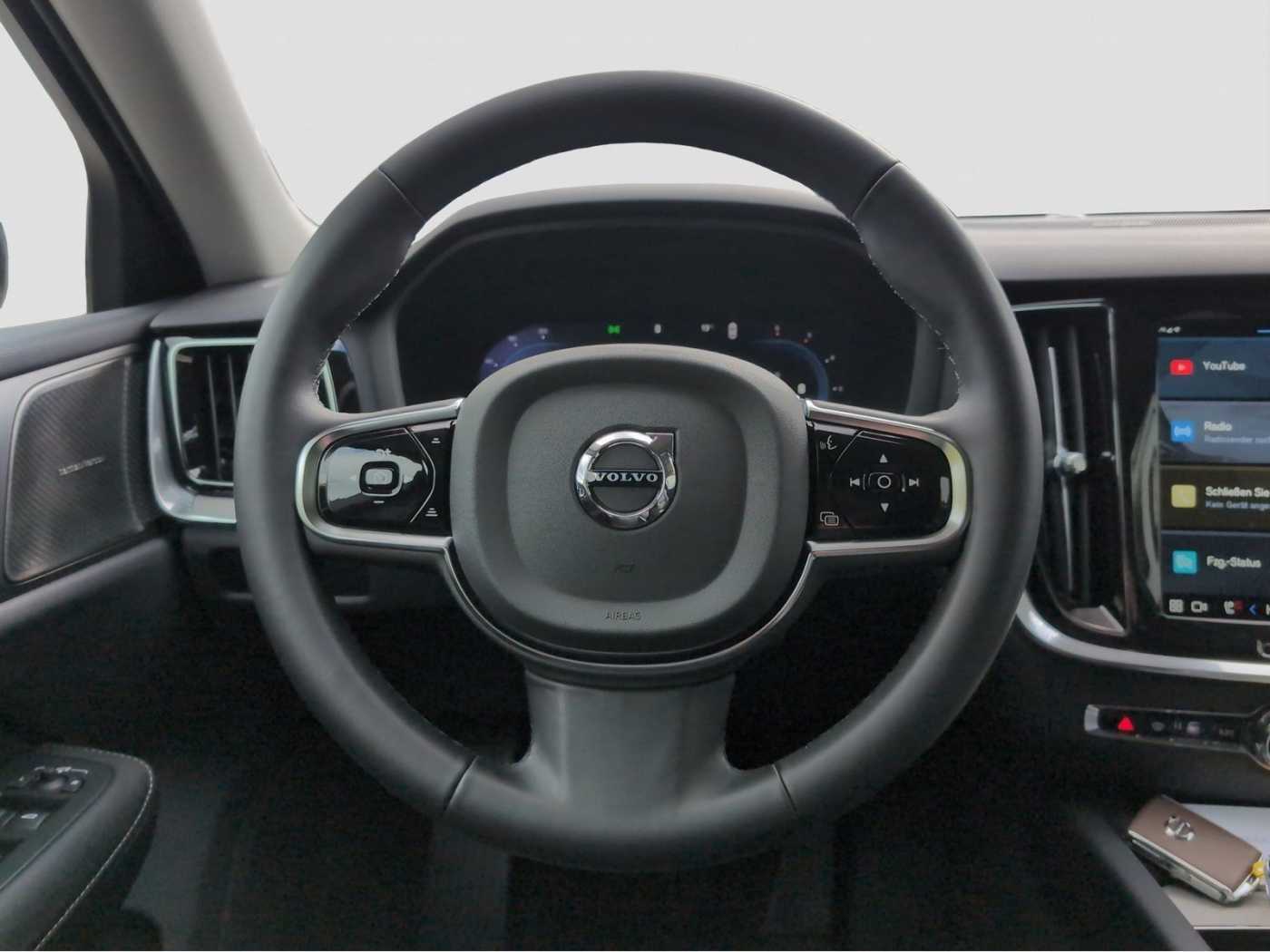 Volvo  +B4+Lenkradhzg+Standhzg+Harman+Voll-LED+R-Kam