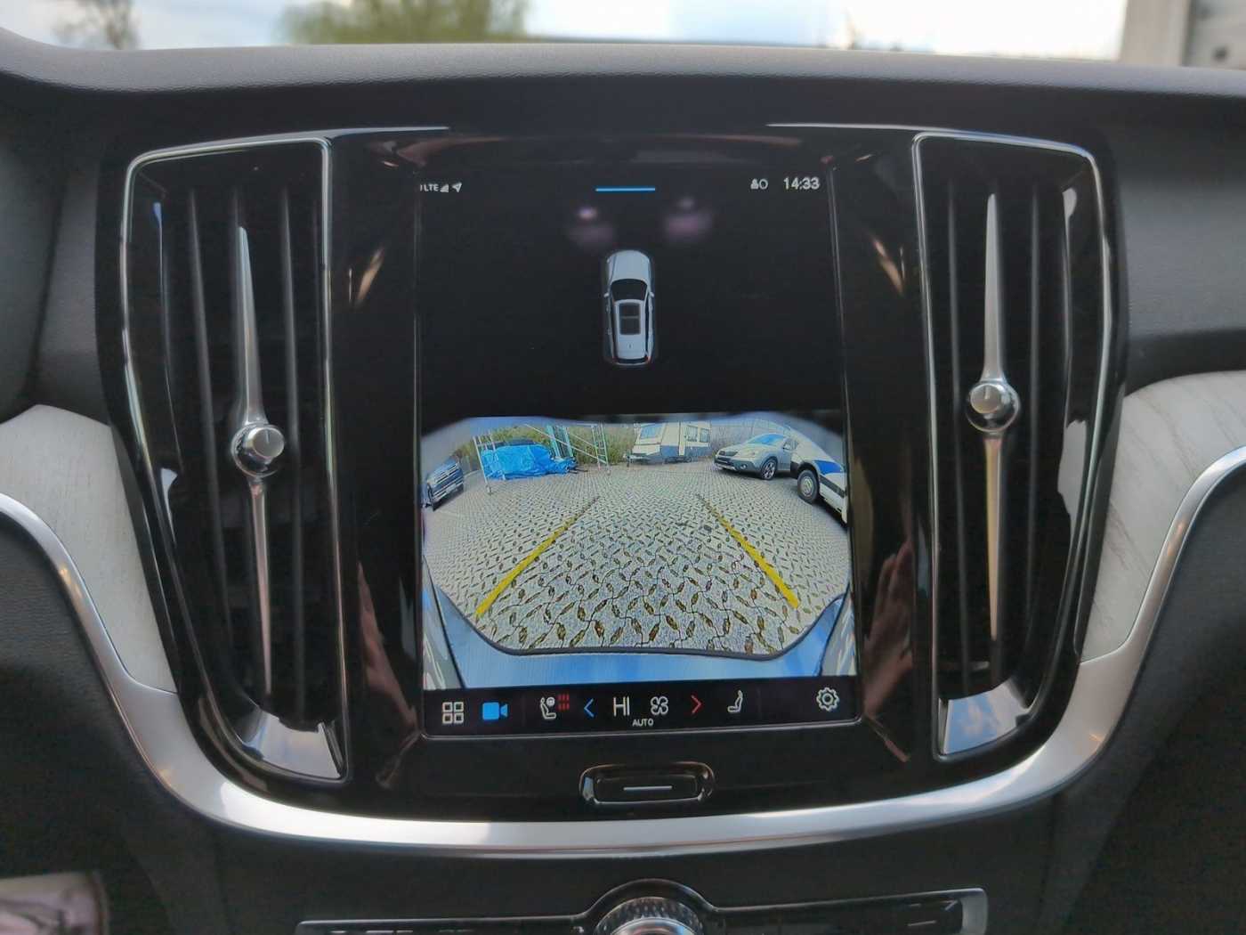 Volvo  +B4+Lenkradhzg+Standhzg+Harman+Voll-LED+R-Kam