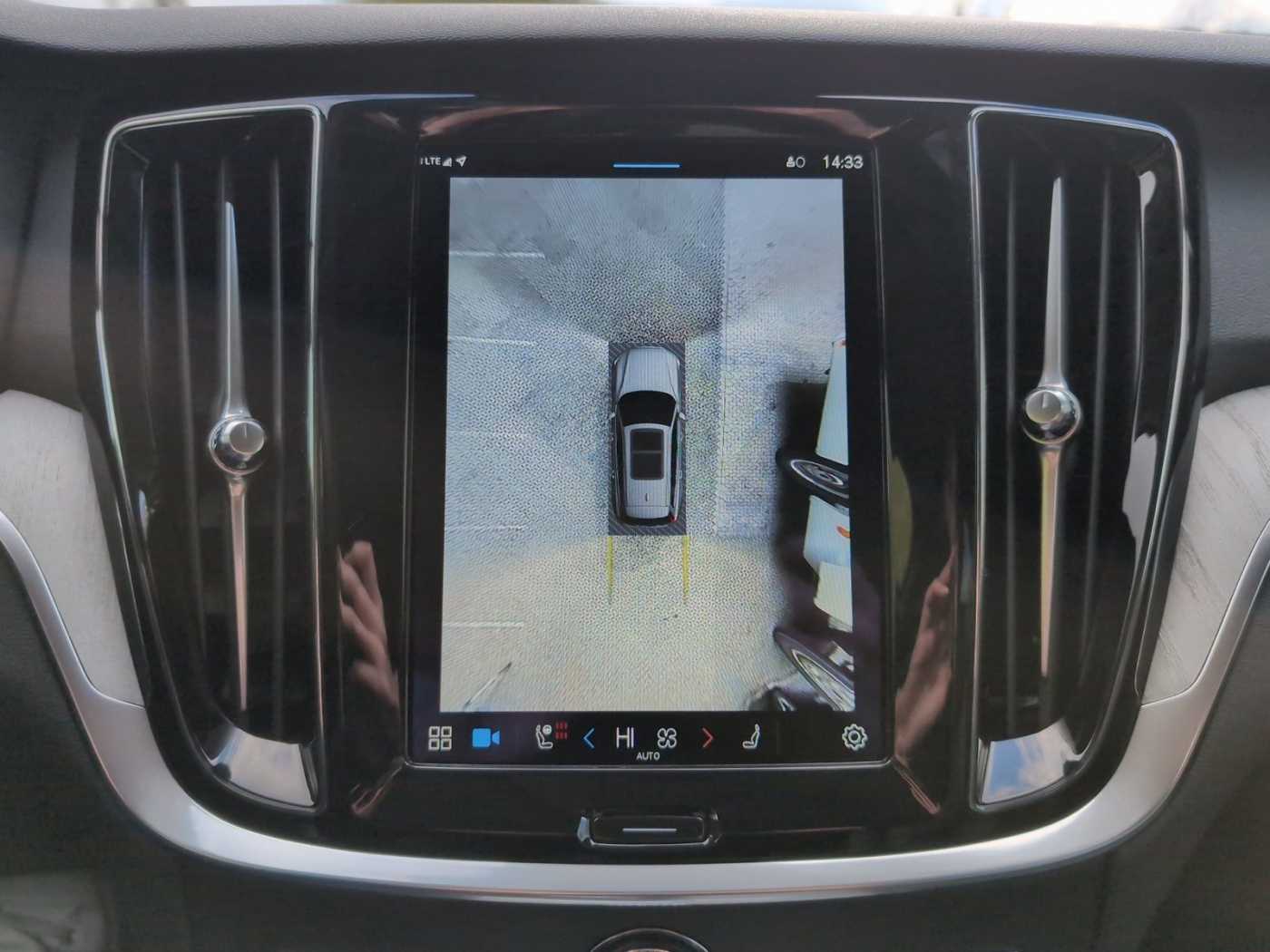 Volvo  +B4+Lenkradhzg+Standhzg+Harman+Voll-LED+R-Kam