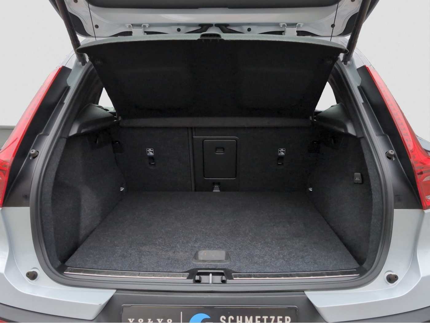 Volvo  +B4+AWD+GT+PDCv/h+PilotAss+Panorama+R-Kamera