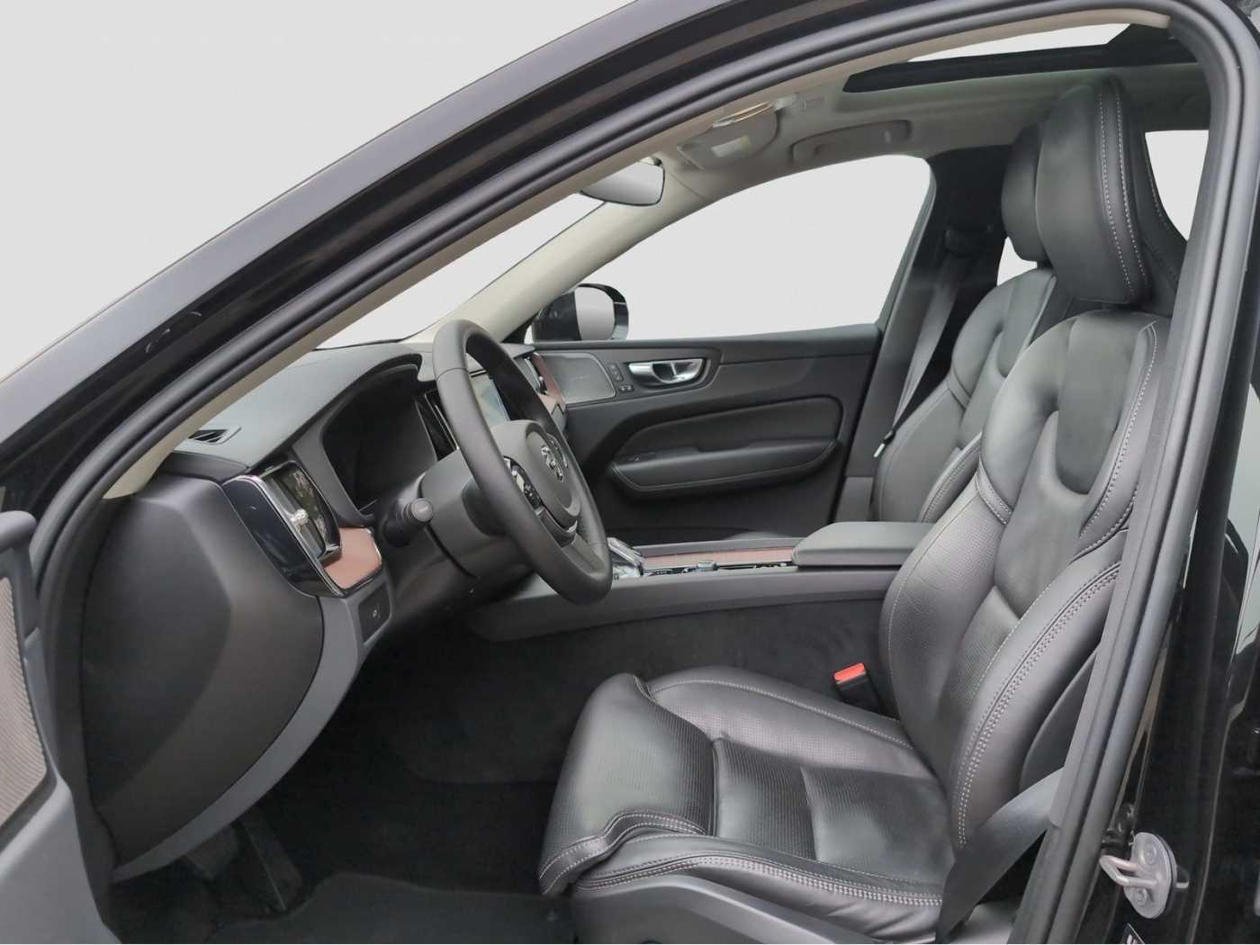 Volvo  +B5+Mild-Hybrid+AWD+GT+Lenkradhzg+Panorama++