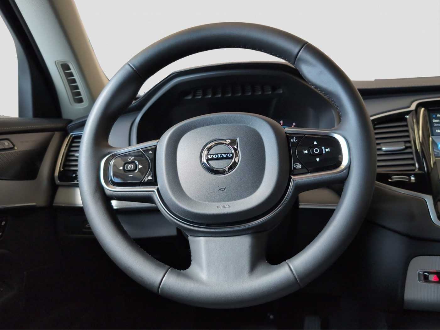 Volvo  +B5+AWD+GT+Mild-Hybrid+AHK sem. +Lenkradhzg++