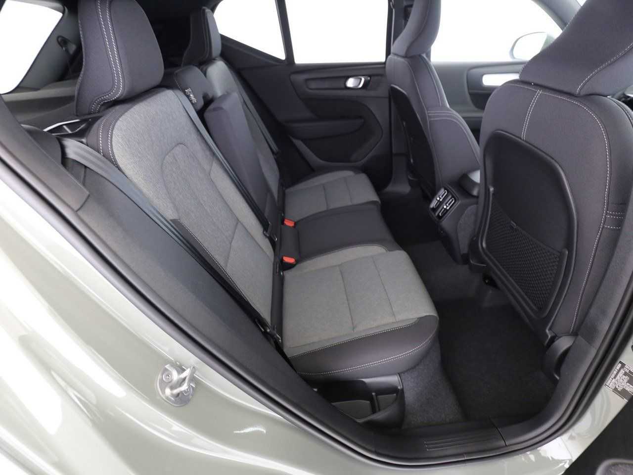 Volvo  +B3+Mild-Hybrid+PDC v/h+Sitzhzgv+Lenkradhzg+