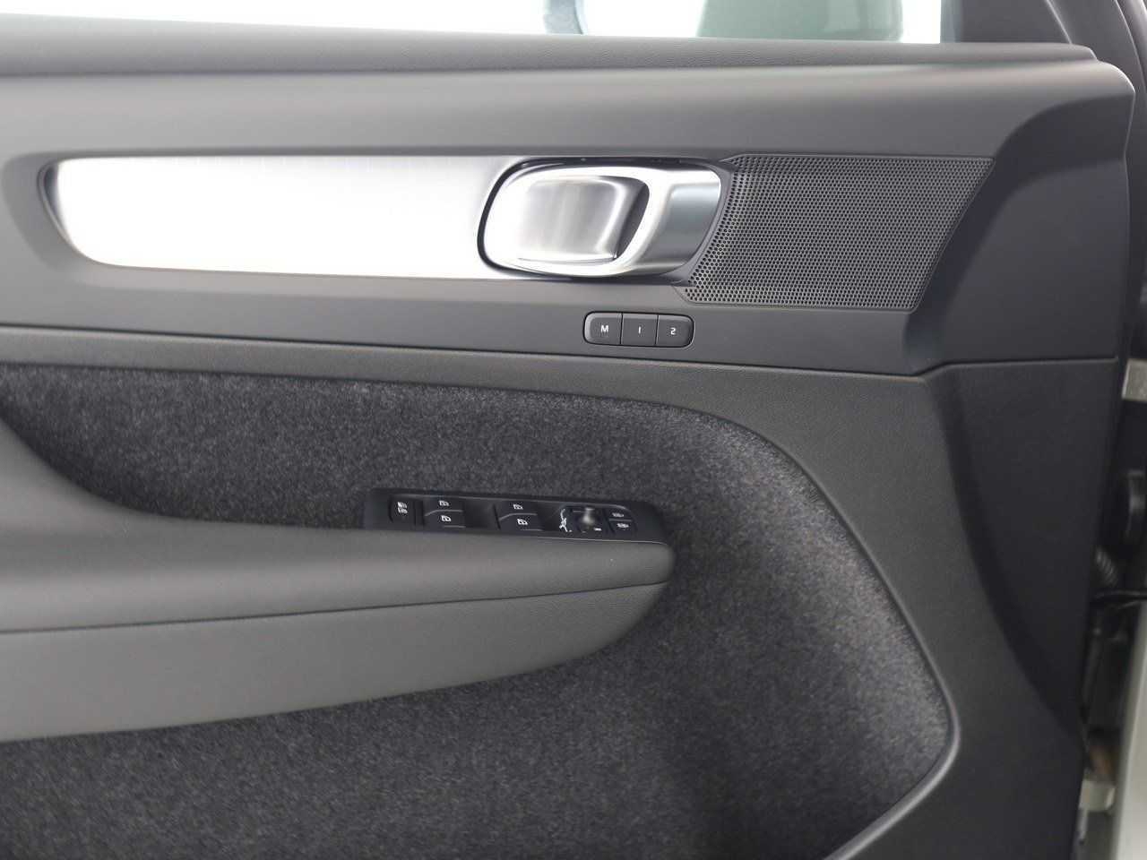 Volvo  +B3+Mild-Hybrid+PDC v/h+Sitzhzgv+Lenkradhzg+