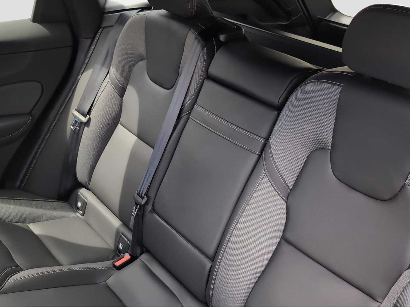 Volvo  +B4+Mild-Hybrid+AWD+GT+R-Kam+Voll-LED+PDCv/h