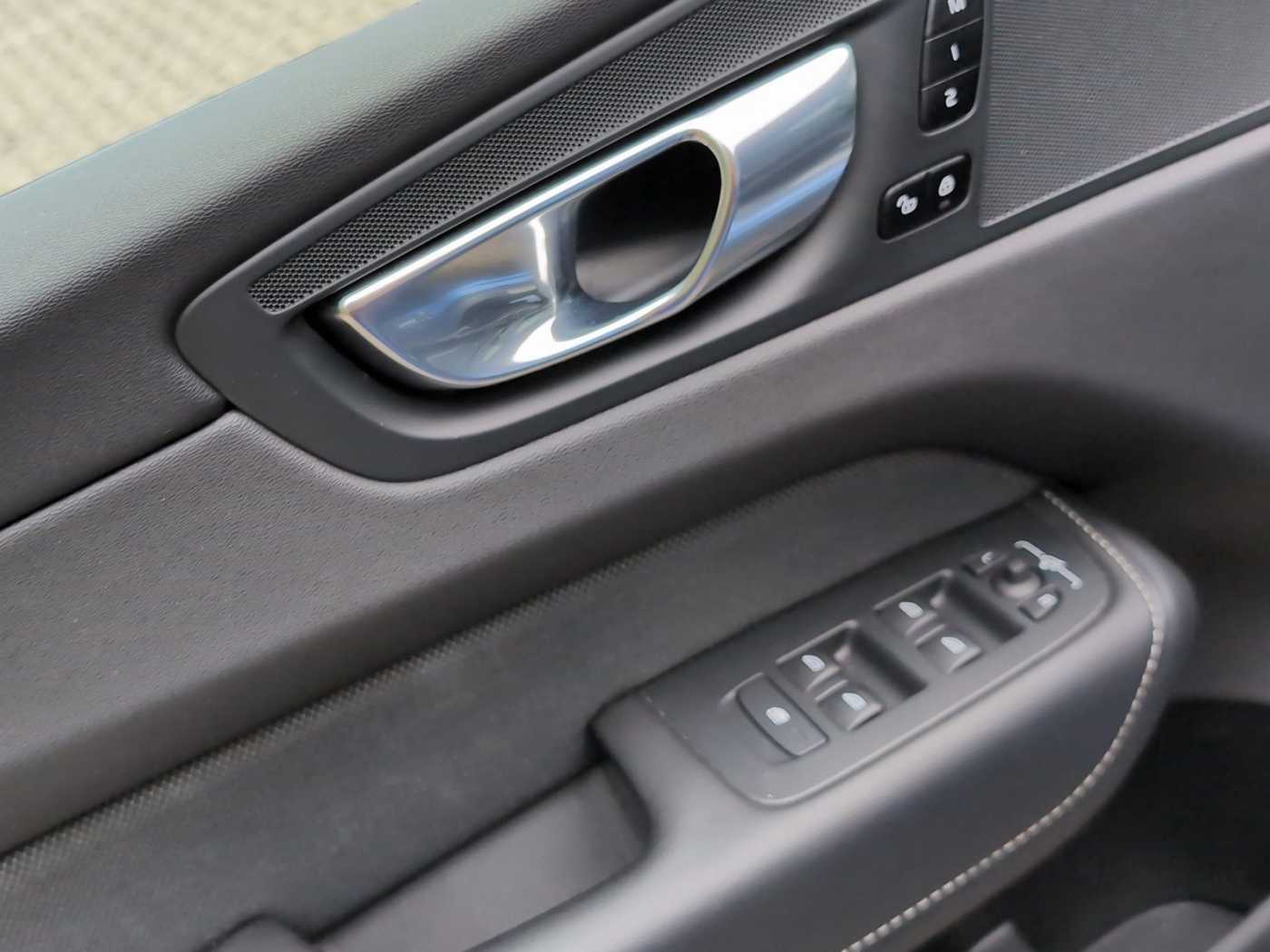 Volvo  +B4+Mild-Hybrid+AWD+GT+R-Kam+Voll-LED+PDCv/h