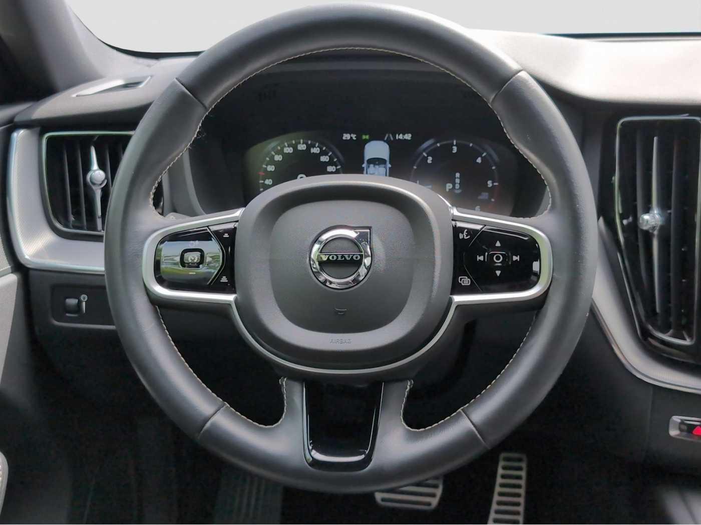 Volvo  +B4+Mild-Hybrid+AWD+GT+R-Kam+Voll-LED+PDCv/h