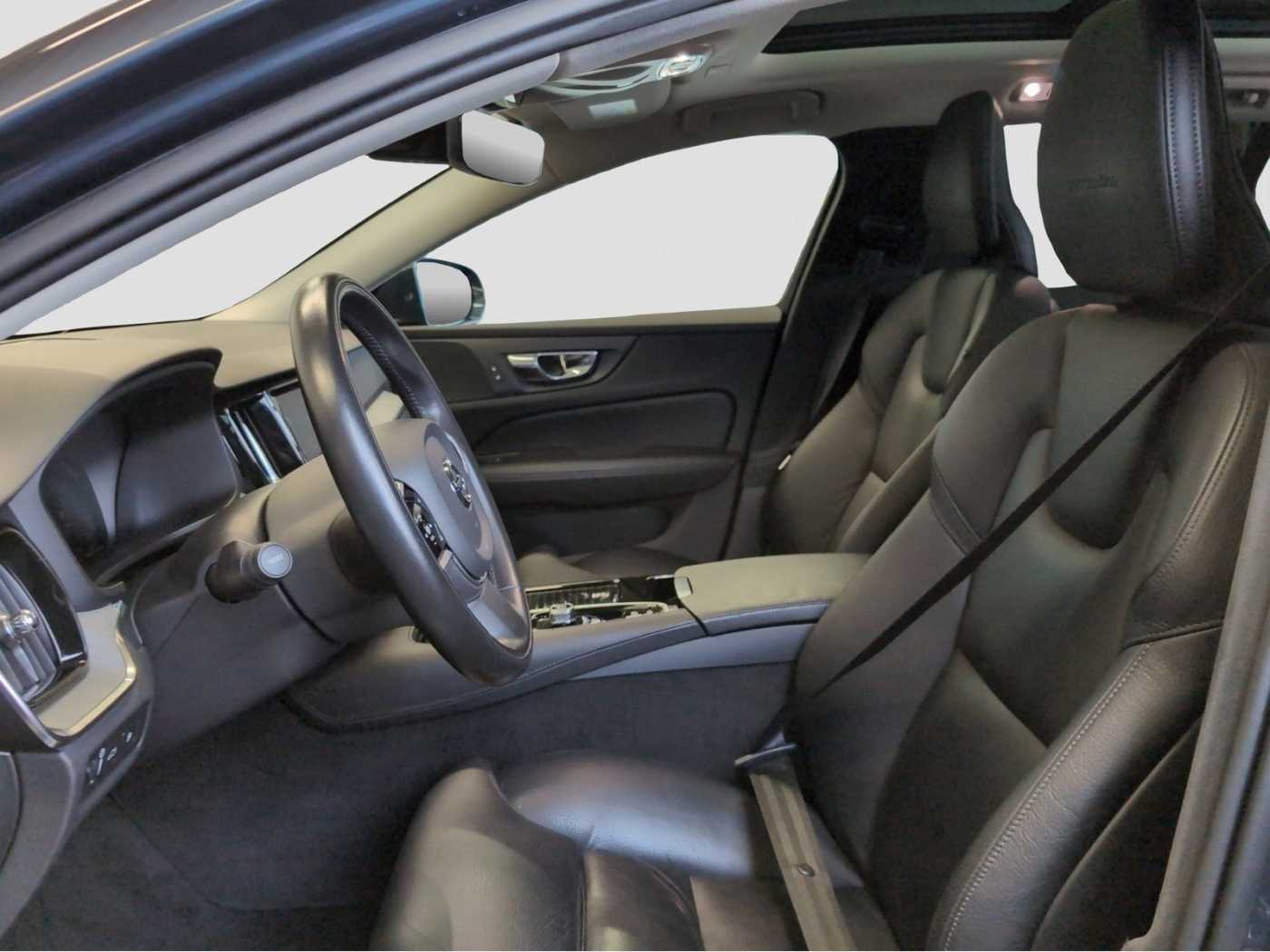 Volvo  +T8+AWD+GT+TwinEngine+Panorama+LED+PilotASS++