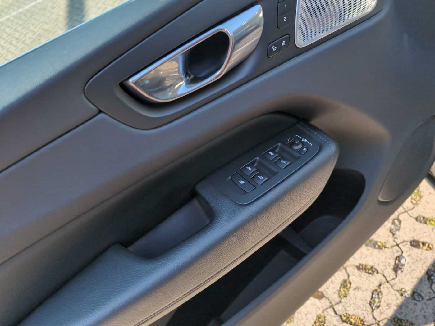 Volvo  +D4+AWD+Lenkradhzg+R-Kam+Frontscheibenhzg+++