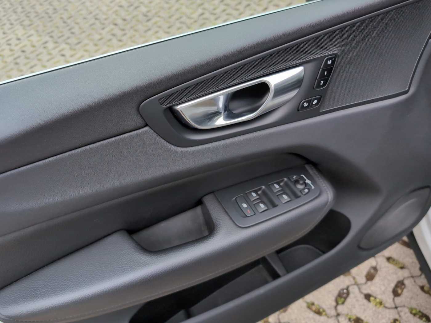 Volvo  +B5+AWD+GT+Diesel+PDCv/h+R-Kam+Lenkradhzg+++