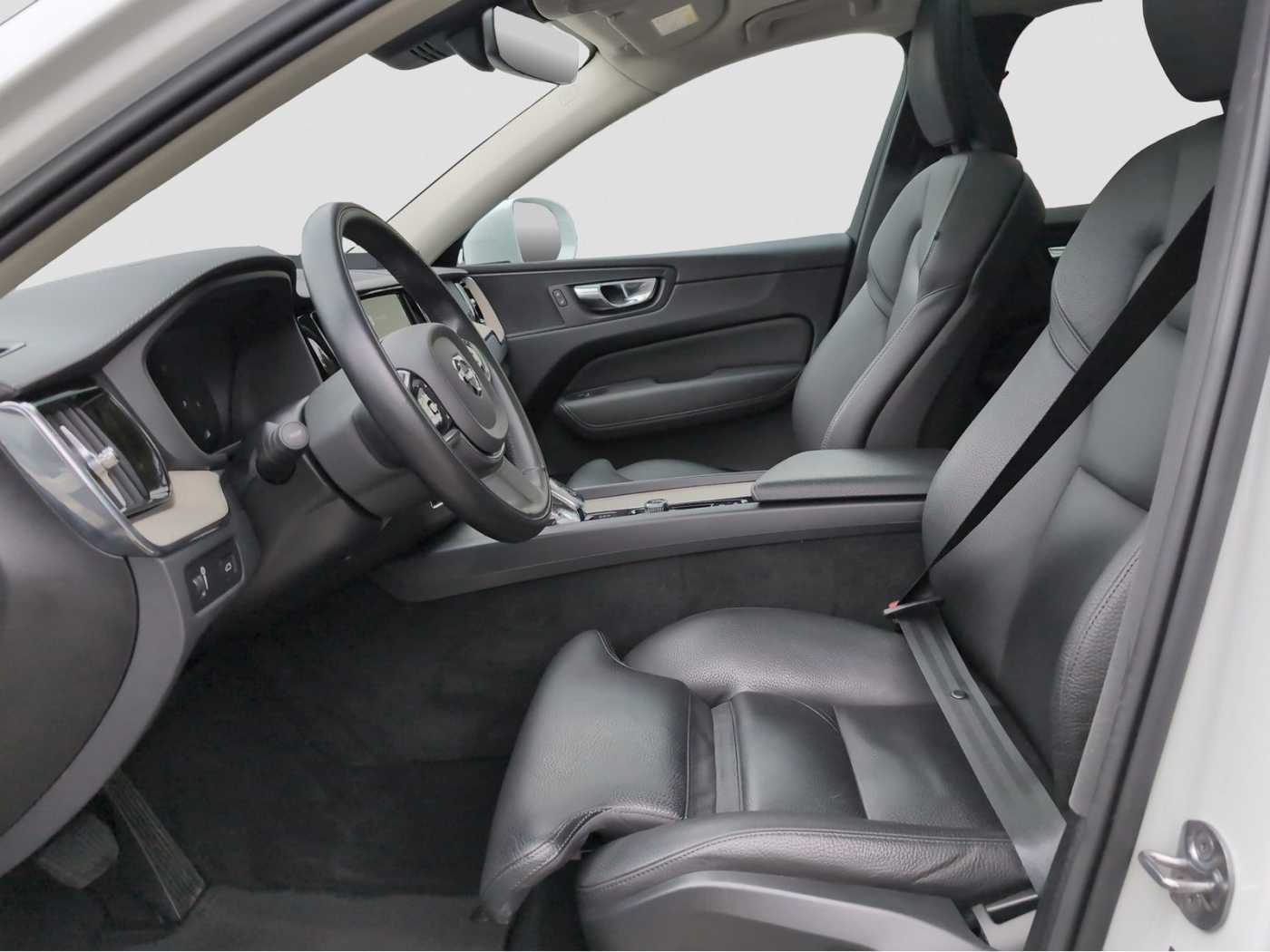 Volvo  +B5+AWD+GT+Diesel+PDCv/h+R-Kam+Lenkradhzg+++