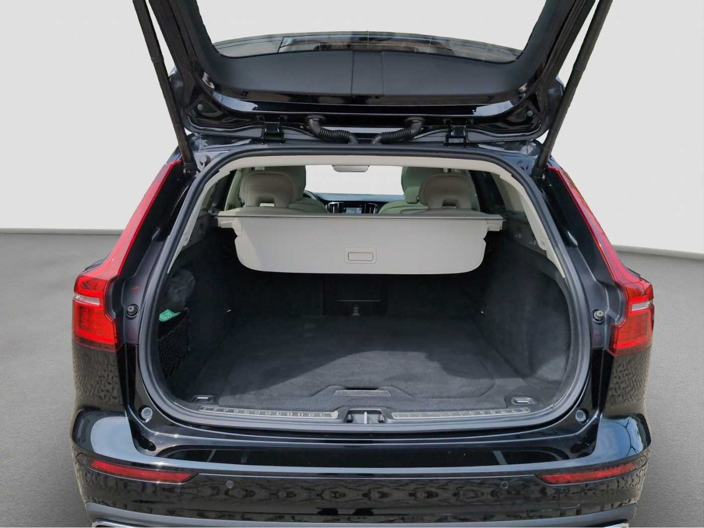 Volvo  +T6+Recharge+AWD+GT+R-Kam+Panorama+Harman+PDC