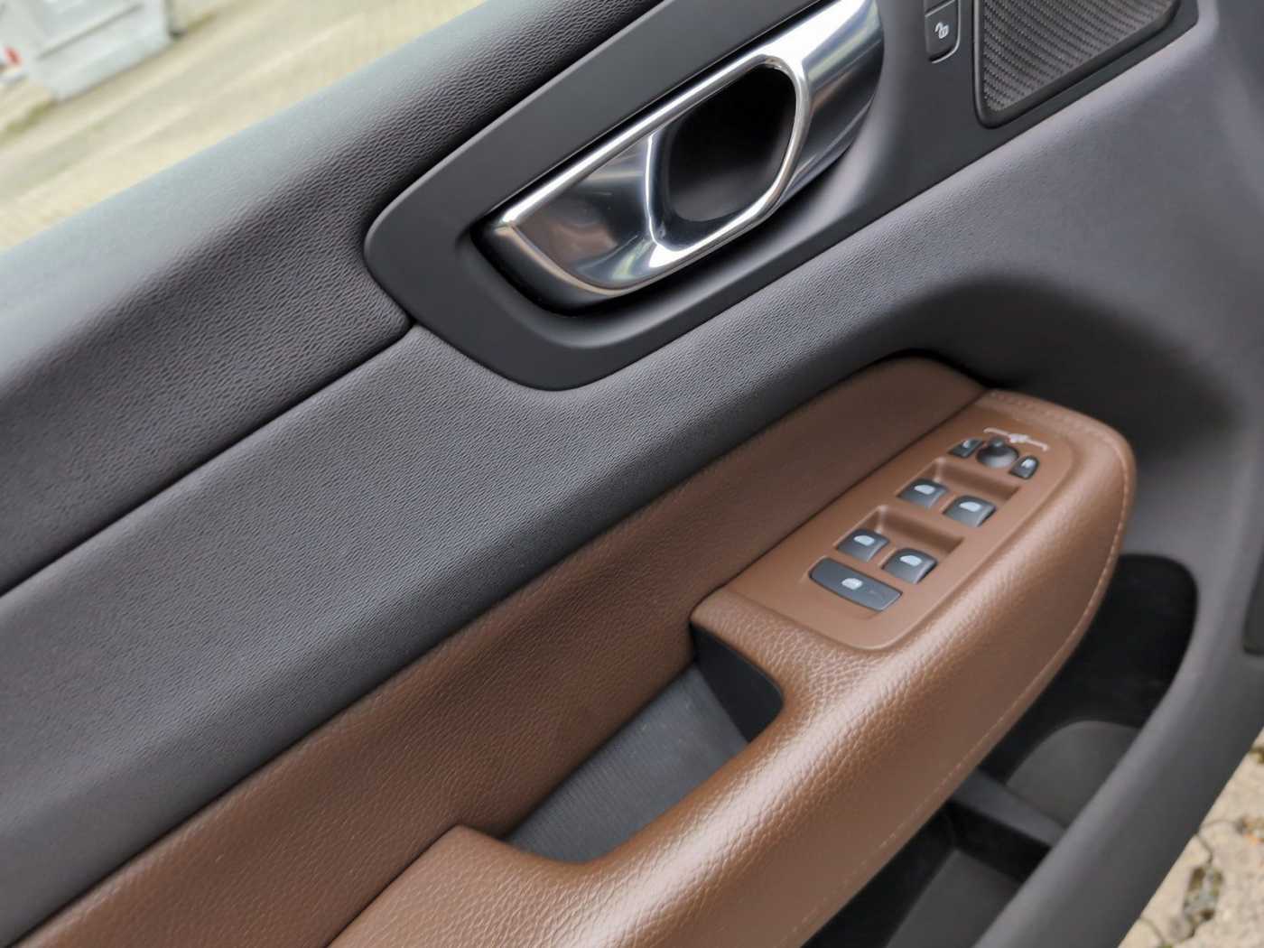 Volvo  +T6+Recharge+AWD+AHKsemi+abged. Scheibe+Panor