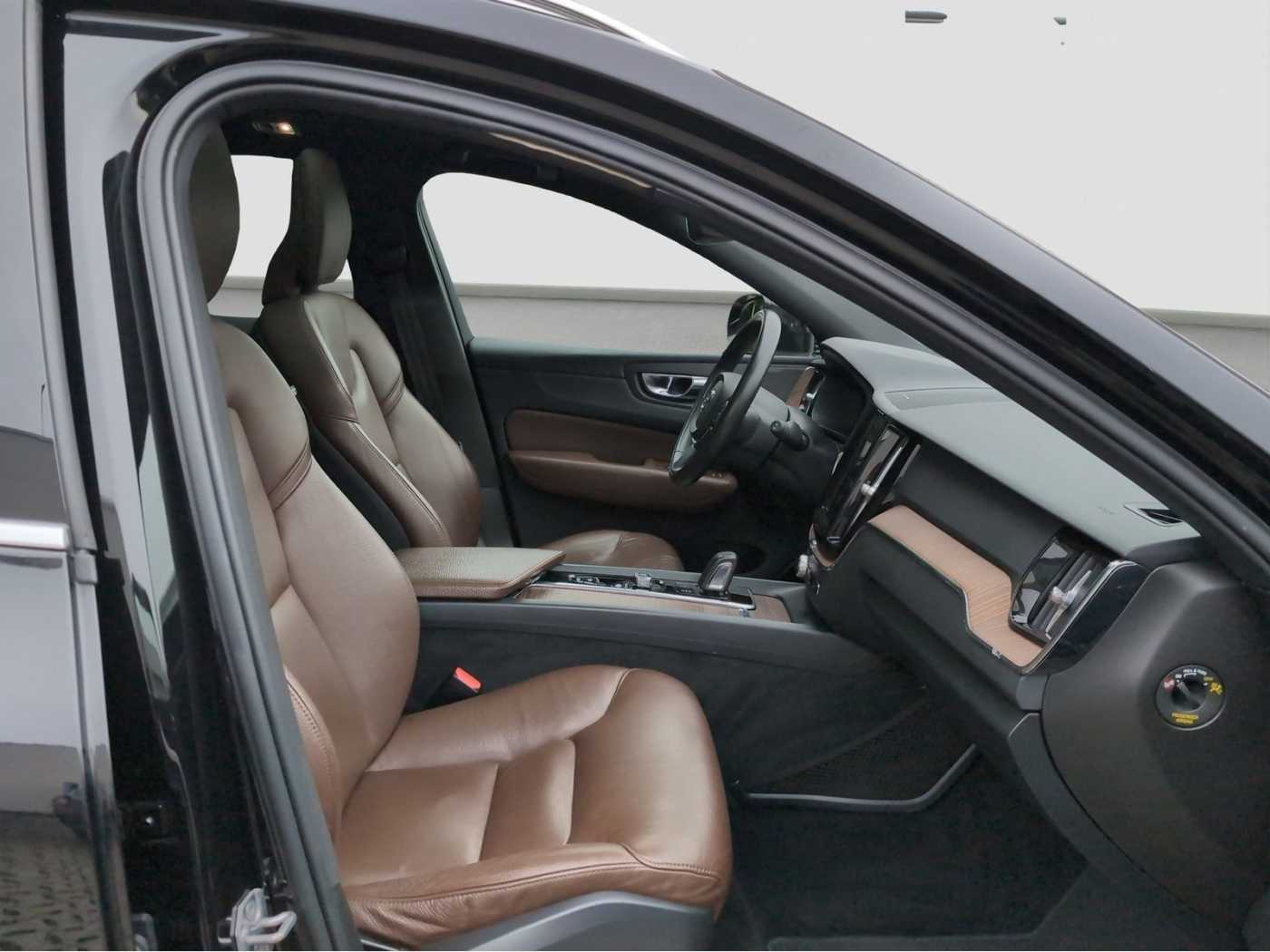Volvo  +T6+Recharge+AWD+AHKsemi+abged. Scheibe+Panor