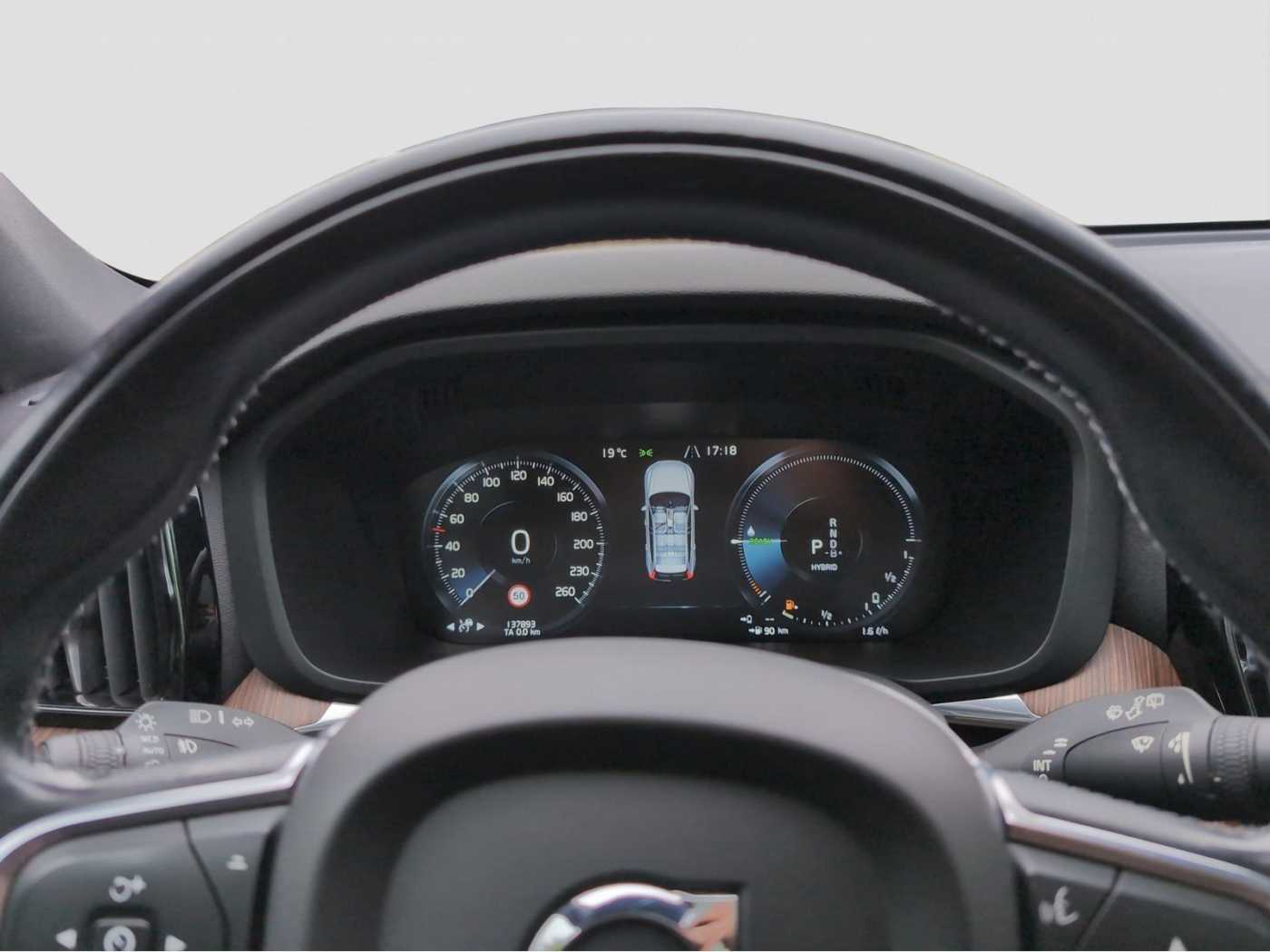 Volvo  +T6+Recharge+AWD+AHKsemi+abged. Scheibe+Panor