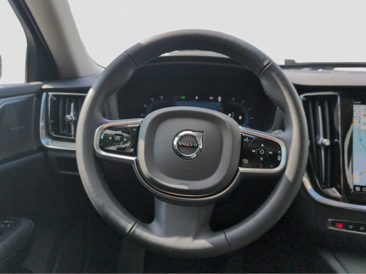 Volvo  +B4+GT+Lenkradhzg+AHKsemi+360°Kam+Voll-LED+++