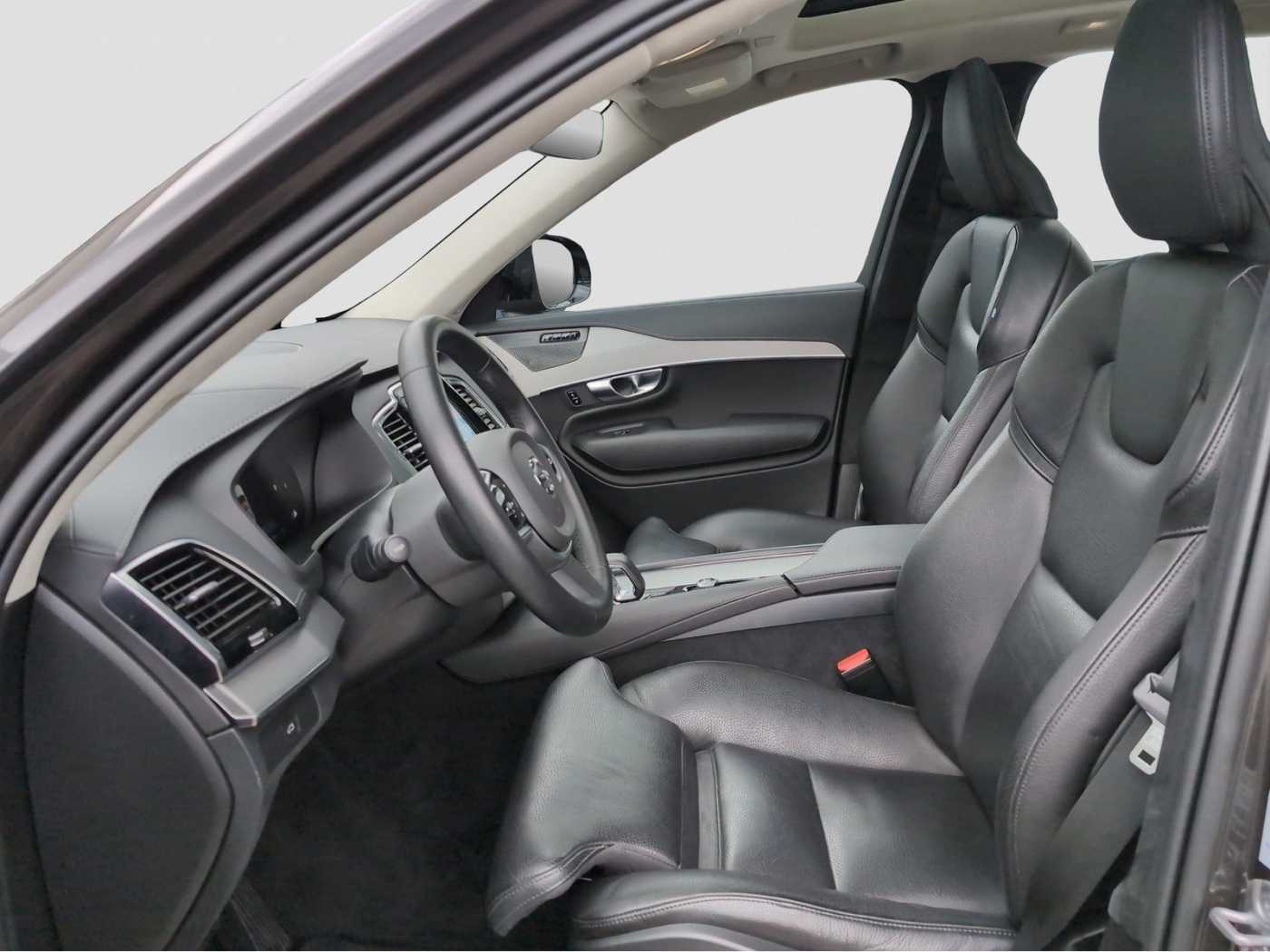 Volvo  +B5+AWD+Mild-Hybrid+Diesel+Ultimate+Dark+7-S