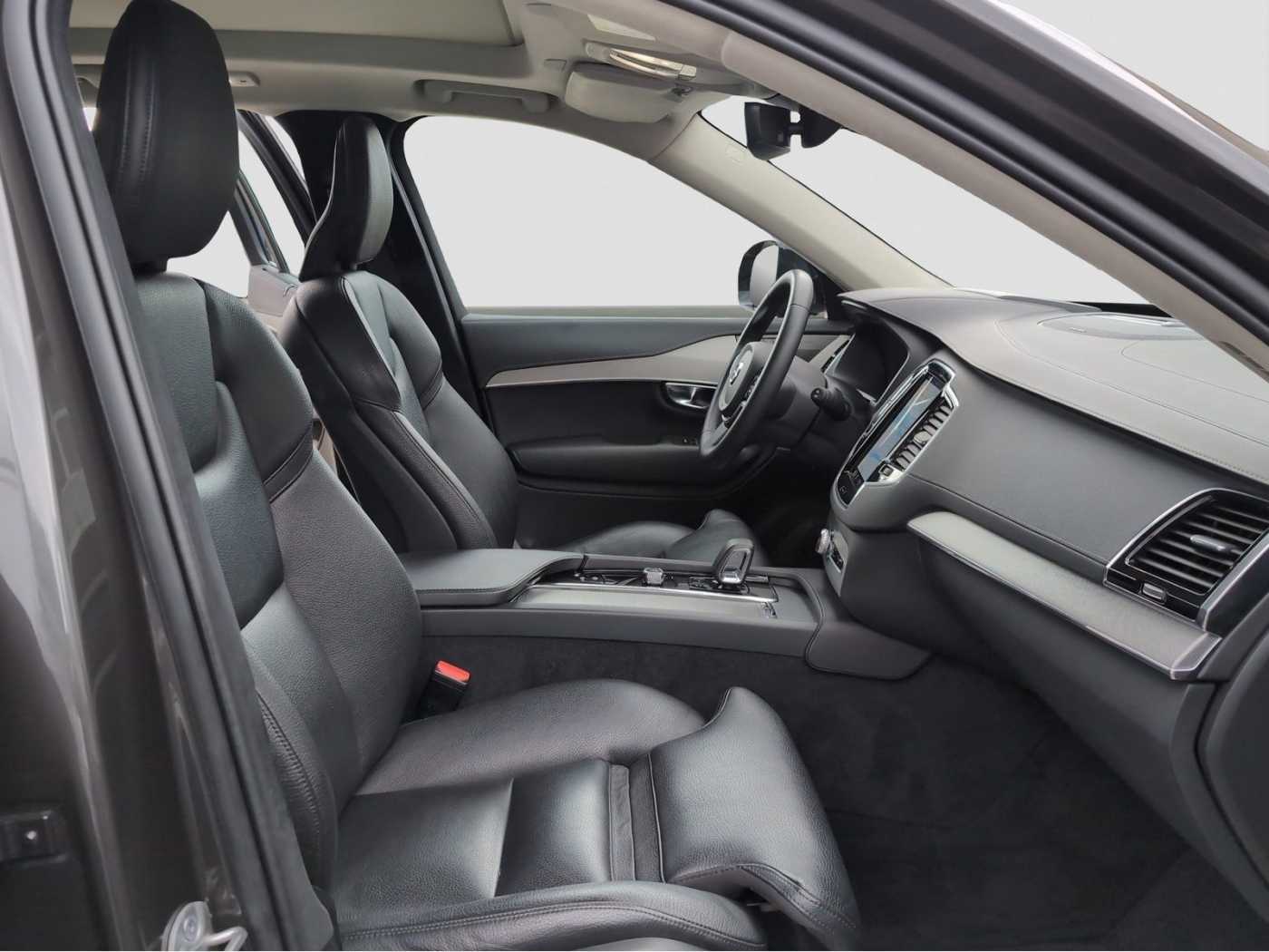 Volvo  +B5+AWD+Mild-Hybrid+Diesel+Ultimate+Dark+7-S