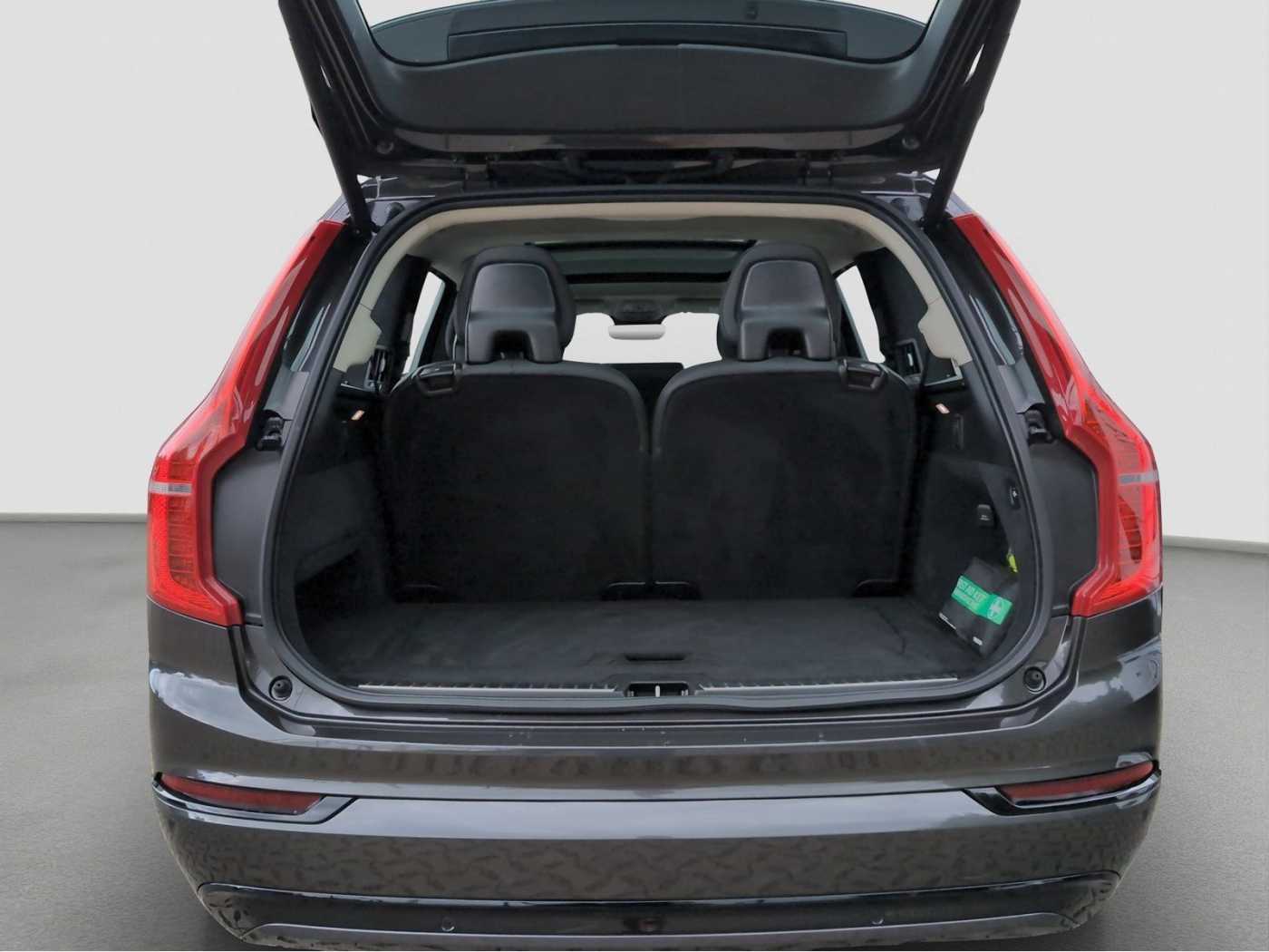 Volvo  +B5+AWD+Mild-Hybrid+Diesel+Ultimate+Dark+7-S
