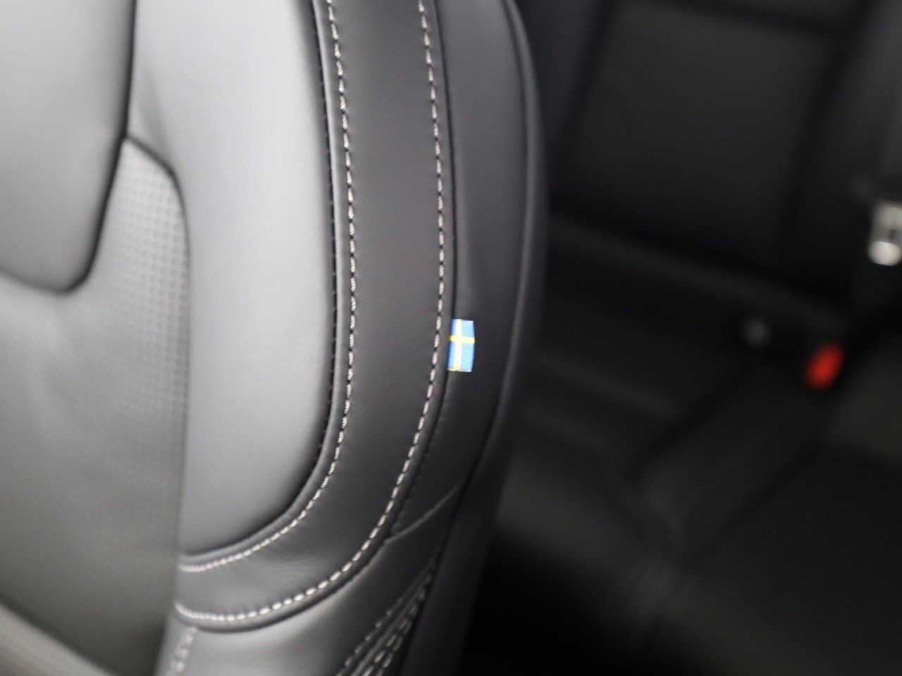 Volvo  +B5+AWD+AHKsemi+Panorama+360°Kam+Head-up+PDC