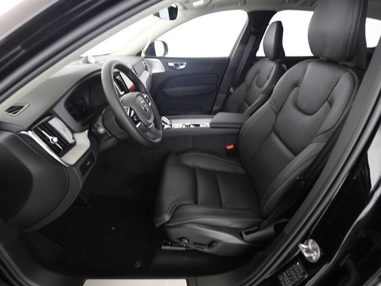 Volvo  +B5+AWD+AHKsemi+Panorama+360°Kam+Head-up+PDC
