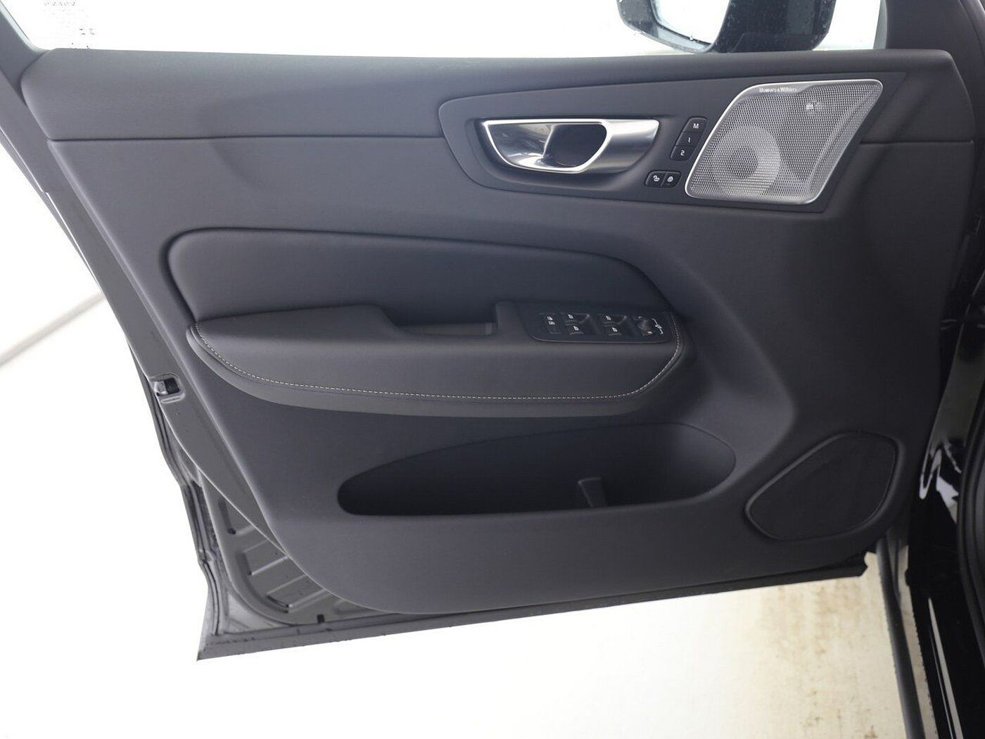 Volvo  +B5+AWD+AHKsemi+Panorama+360°Kam+Head-up+PDC