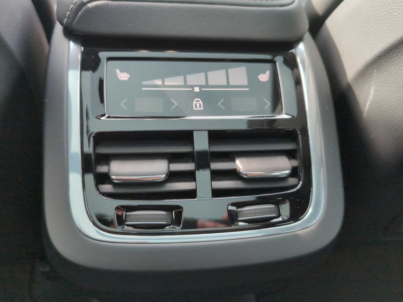 Volvo  +B4+AWD+GT+D+Pano+Voll-LED+Lenkradhg+Head-up