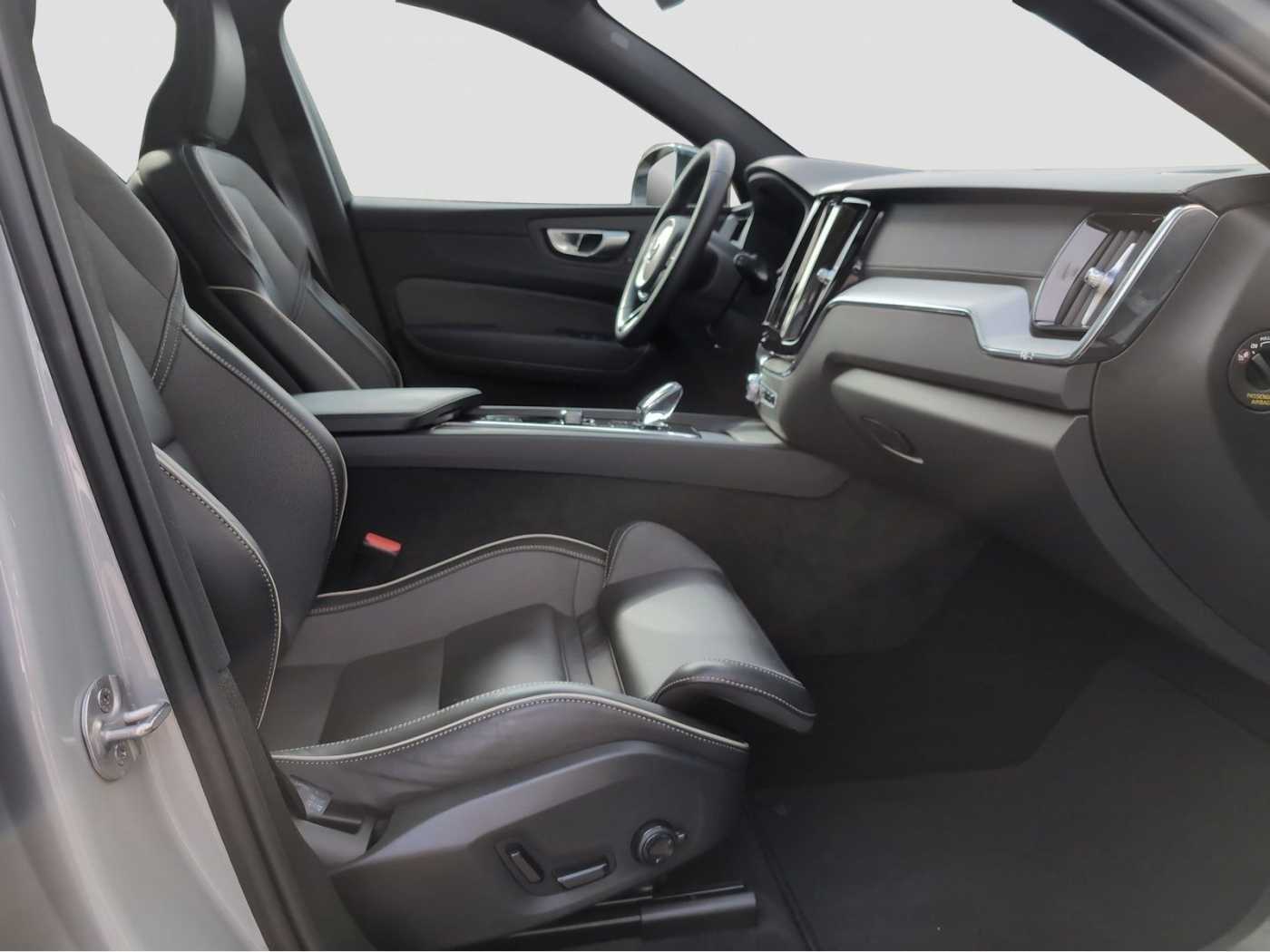 Volvo  +B4+AWD+GT+D+Pano+Voll-LED+Lenkradhg+Head-up