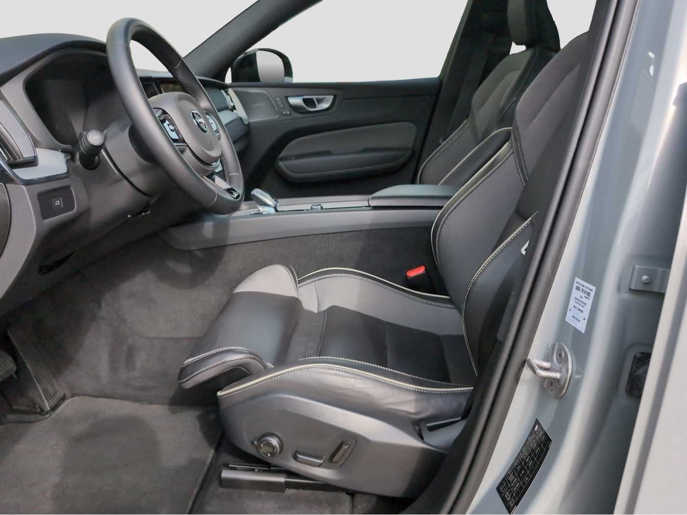Volvo  +B4+AWD+GT+D+Pano+Voll-LED+Lenkradhg+Head-up