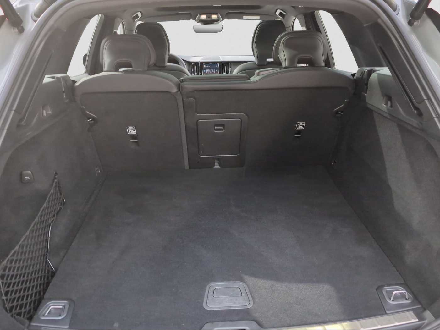 Volvo  +B4+AWD+GT+D+Pano+Voll-LED+Lenkradhg+Head-up