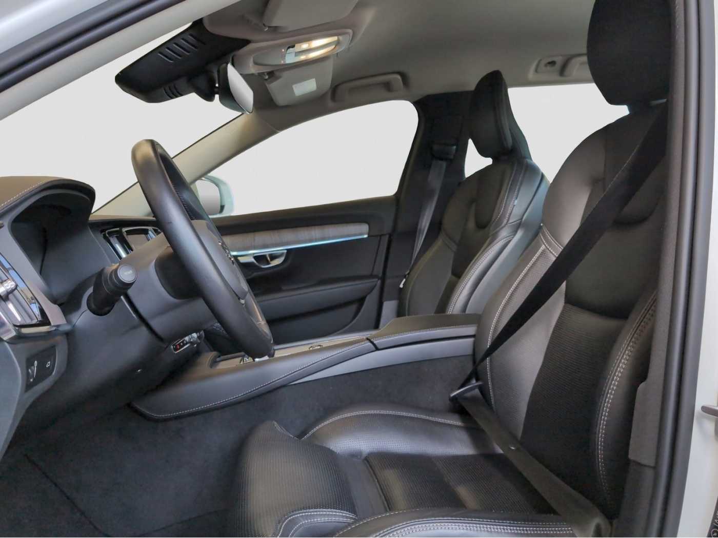 Volvo  CC+B5+D+AWD+GT+PilotAss+R-Kam+Lenkradhzg+BLIS
