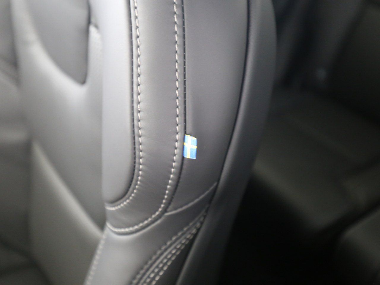 Volvo  +T8+Recharge+GT+AWD+Ultra+Dark+7 Sitzer+LED+