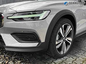 Volvo  +B4+AWD+CC+PDC+Lenkradhzg+360°Kamera+Harman