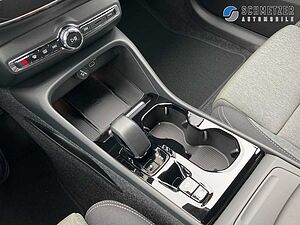 Volvo  +B3+Plus+Dark+E-Sitze+Keyless+HarmanK+19'LM