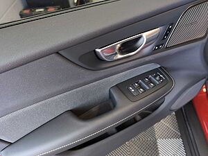 Volvo  +B4+AWD+Lenkrad, -Frontscheibenhzg+R-Kam+PDC++