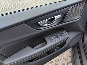 Volvo  +B4+Lenkradhzg+Standhzg+Harman+Voll-LED+R-Kam