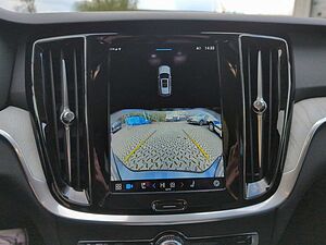 Volvo  +B4+Lenkradhzg+Standhzg+Harman+Voll-LED+R-Kam