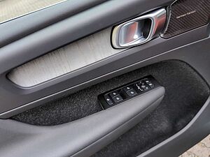 Volvo  +B4+AWD+GT+PDCv/h+PilotAss+Panorama+R-Kamera