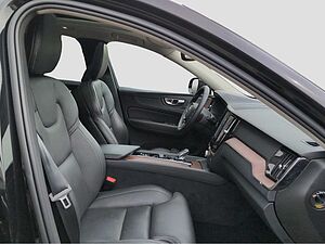 Volvo  +B5+Mild-Hybrid+AWD+GT+Lenkradhzg+Panorama++