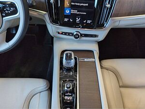 Volvo  +B4+Mild-Hybrid+AWD+GT+Head-Up+AHKsemi+R-Kam+