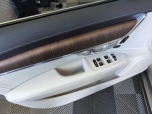Volvo  +B4+Mild-Hybrid+AWD+GT+Head-Up+AHKsemi+R-Kam+