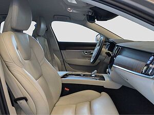 Volvo  +B4+Mild-Hybrid+AWD+GT+Head-Up+AHKsemi+R-Kam+