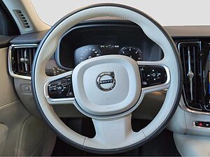 Volvo  +B4+Mild-Hybrid+AWD+GT+Head-Up+AHKsemi+R-Kam+