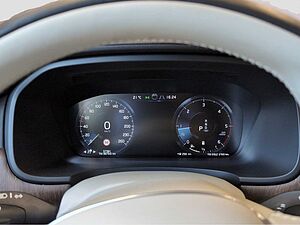 Volvo  +B4+Mild-Hybrid+AWD+GT+Head-Up+AHKsemi+R-Kam+