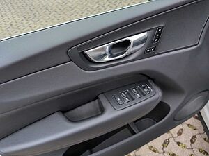 Volvo  +B5+AWD+GT+Diesel+PDCv/h+R-Kam+Lenkradhzg+++