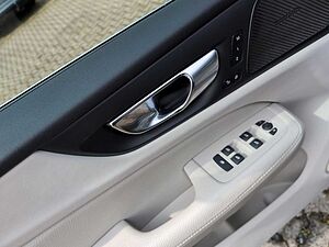 Volvo  +T6+Recharge+AWD+GT+R-Kam+Panorama+Harman+PDC