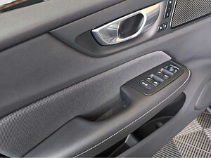 Volvo  +B4+Mild-Hybrid+Benzin+GT+Plus+Dark+Standh. ++